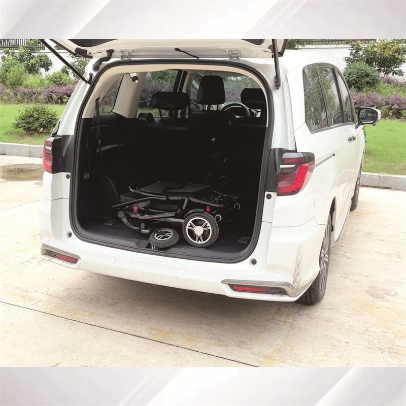 가벼운 폴딩 파워 휠체어 DC24V150W*2 모터와 모든 탄소 섬유 프레임